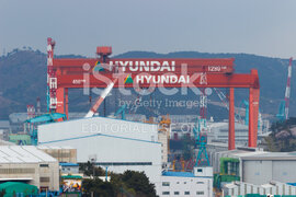 38349320-hyundai-heavy-industries-ship-building-yard-in-ulsan-south-kore.jpg
