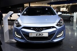 2012-Hyundai-I30-52-front-live-in-IAA-2011-635x424.jpg